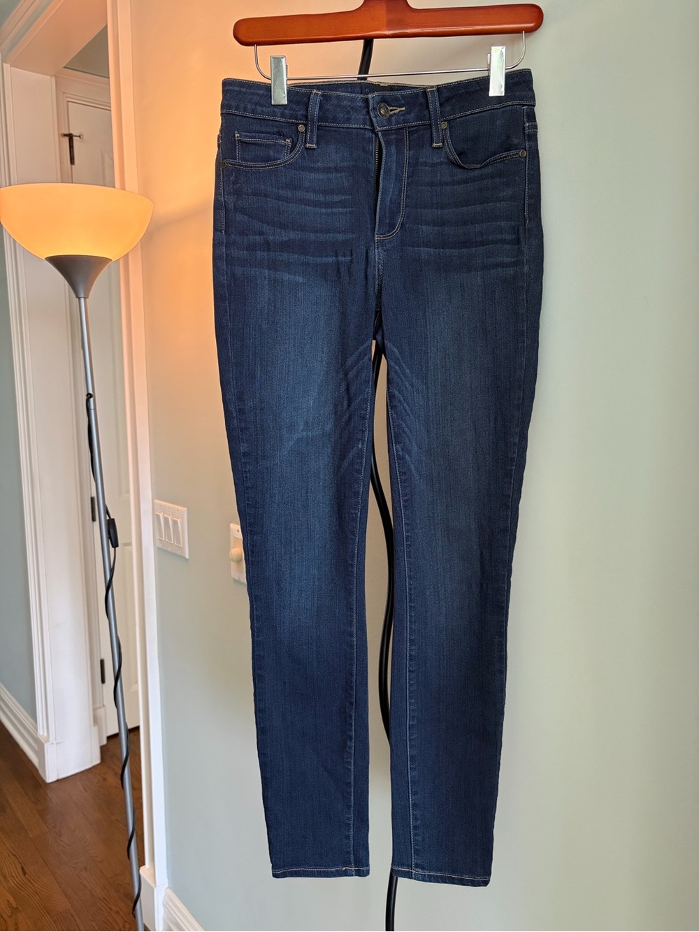 PAIGE
HOXTON SLIM ANKLE JEANS
